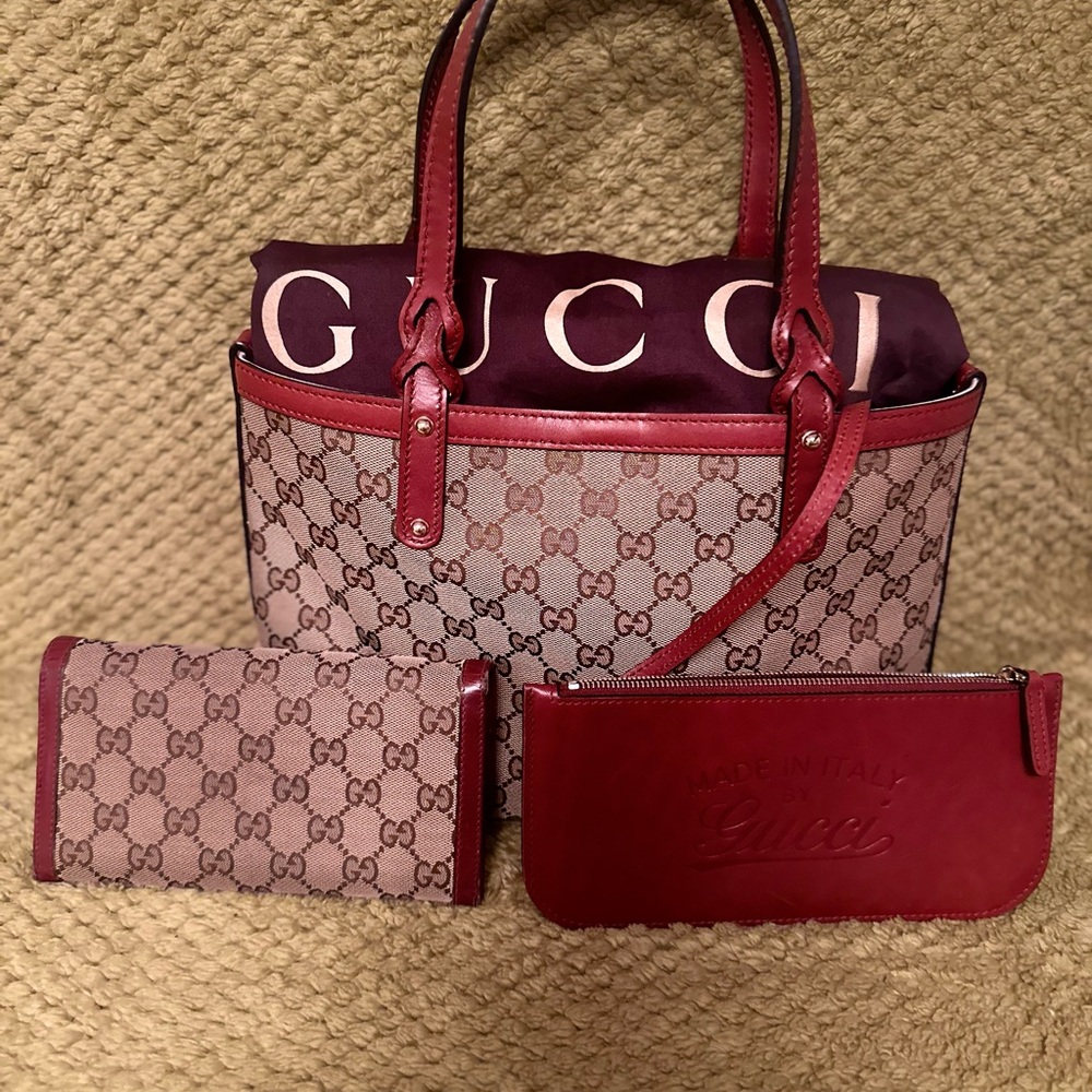 Gucci Sukey Women's Bag with pouch- WALLET NOT INCLUDED